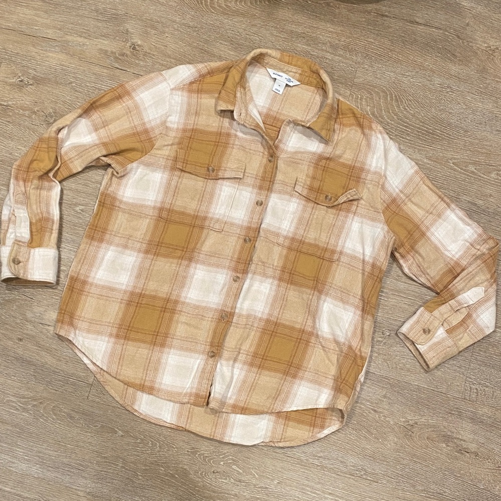 🚨 LAST CHANCE Women’s Tan Plaid Flannel